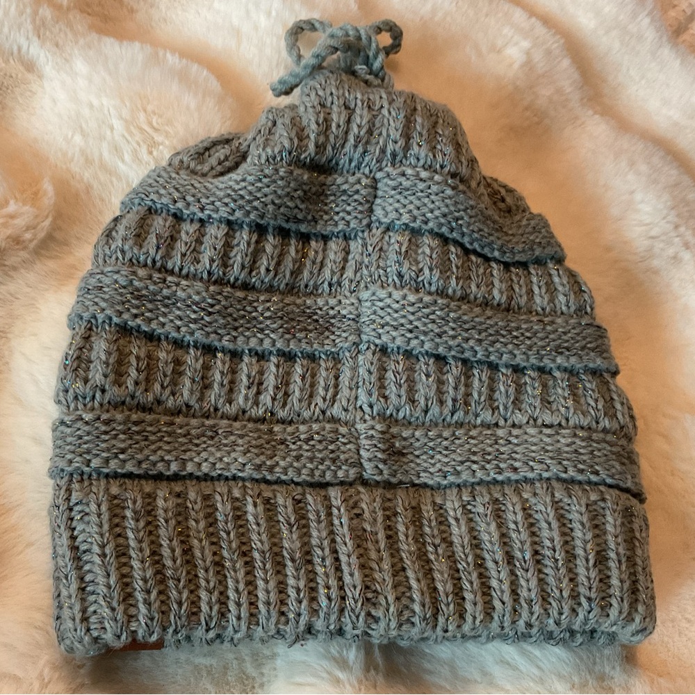 NEW•SO Women’s Gray Glitter Glam Ponytail Knit Beanie - Picture 4 of 6